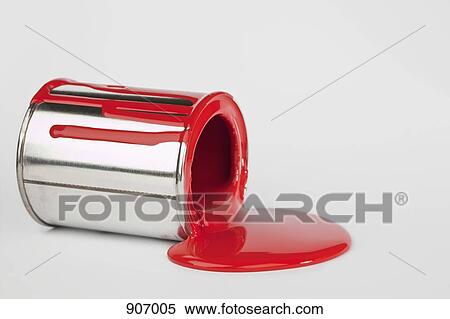 赤いペイント こぼれること から A ペンキの 缶 ストックフォト 写真素材 Fotosearch