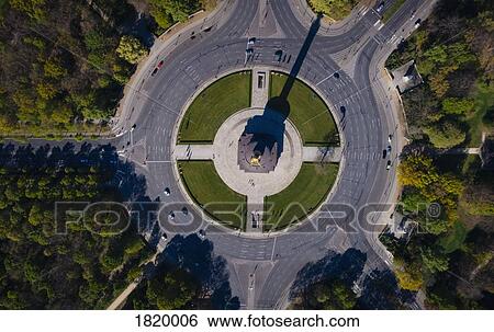 Victory Column roundabout, Tiergarten, Berlin, Germany View Large Photo Image Stock Photograph - Victory Column roundabout, Tiergarten, Berlin, Germany. Fotosearch