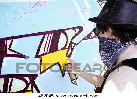 A 人 スプレーをかける ペンキ 上に A 壁 ストックフォト 写真素材 4645 Fotosearch