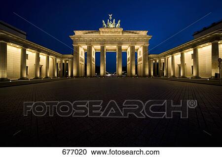 The Brandenburg Gate at night View Large Photo Image Stock Image - The Brandenburg Gate at night. Fotosearch