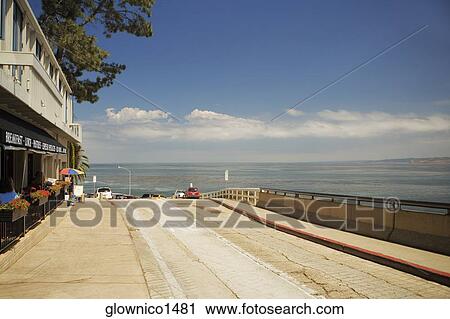 Stock Image - People sitting at an outdoor cafe, La Jolla, San Diego, California, USA. Fotosearch