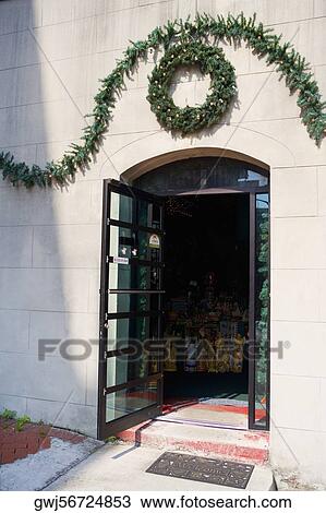 Stock Image - Open door of a supermarket. Fotosearch
