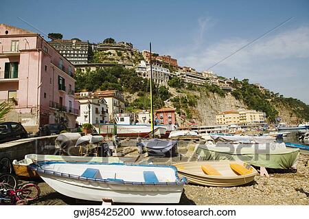 Bateaux Plage Sorrento Sorrentine Péninsule Naples Province Campanie Italie Banque Dimage