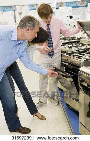 Stock Image - Couple shopping in a supermarket. Fotosearch