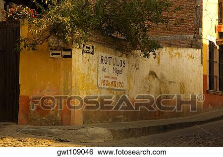 Arrow sign on the wall, Mexico View Large Photo Image Stock Photograph - Arrow sign on the wall, Mexico. Fotosearch