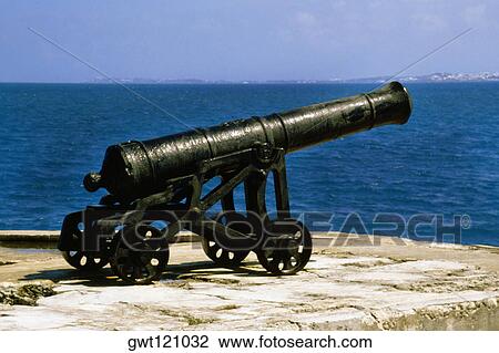 Stock Image - Side view of a Dockyard canon, Somerset, Bermuda. Fotosearch