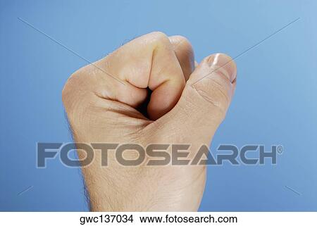 クローズアップ の A 人 手 握りこぶしを作る ピクチャー Gwc Fotosearch
