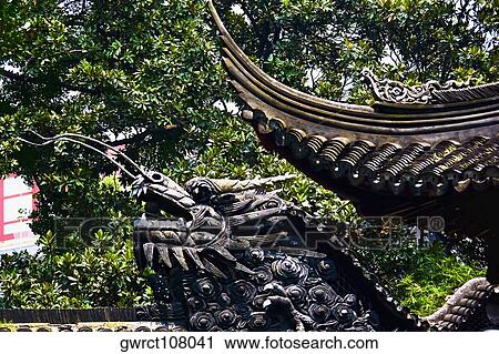Stock Image - Low angle view of the statue of Chinese dragon on the roof, Yu Yuan Gardens, Shanghai, China. Fotosearch