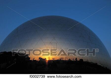 日没 沈んでいく太陽 現代 建築 円形 カーブ フランス フランス語 写真館 イメージ館 F Fotosearch