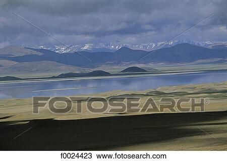 Stock Image - China, Tibet, Paryang area, Brahmaputra Valley and Himalaya. Fotosearch