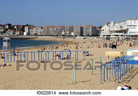 Picture - France, Aquitaine, Saint Jean de Luz, beach. Fotosearch