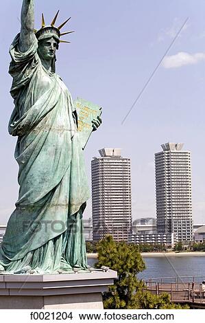 Picture - Japan, Tokyo, Daiba quarter, copy of the Liberty statue. Fotosearch