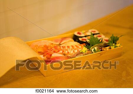 Picture - Japan, Tokyo, Tsukuji fishmarket, sushi. Fotosearch