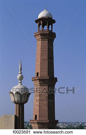 Stock Image - Pakistan, Punjab, Lahore, Badshahi Mosque, minaret. Fotosearch
