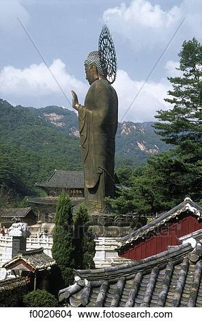 Picture - South Korea, Popchusa Temple, Buddha statue. Fotosearch
