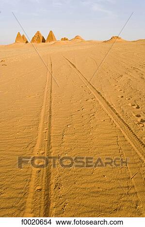 Picture - Sudan, Eastern Sahara, archeological site of Djebel Barkal, pyramids. Fotosearch