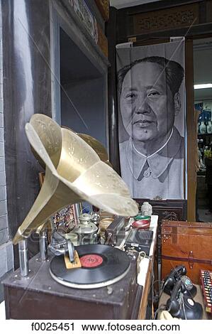 China, Beijing, Panjiayuan market, portrait of Mao Zedong View Large Photo Image Stock Image - China, Beijing, Panjiayuan market, portrait of Mao Zedong. Fotosearch