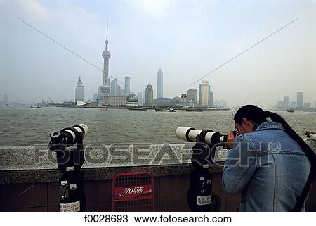 Stock Image - China, Shanghai, the Bund promenade, Huangpu River and new town of Pudong. Fotosearch