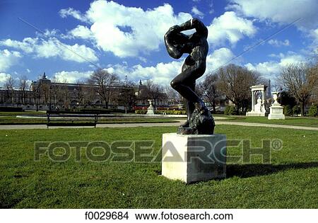 Picture - France, Paris, the Invalides, esplanade and gardens. Fotosearch