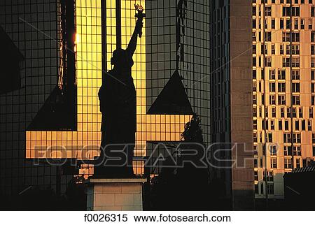 France, Paris, île des Cygnes, Statue of Liberty View Large Photo Image Stock Photography - France, Paris, île des Cygnes, Statue of Liberty. Fotosearch