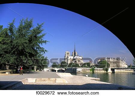Stock Image - France, Paris, île Saint-Louis and Notre-Dame. Fotosearch