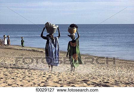 Stock Photo - Mali, Guidio, women at the Debo lake 's bank. Fotosearch