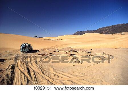 Stock Image - Mauritania, Sahara, Adrar region, near Toungad, 4x4 tracks. Fotosearch