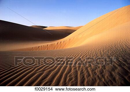 Picture - Mauritania, Sahara, El Medah, dunes. Fotosearch