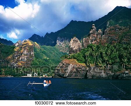 Stock Image - French Polynesia, Marquesas archipelago, Fatu Hiva island, outrigger in the Hanavave bay. Fotosearch