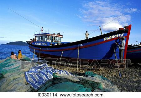 Picture - Vietnam, Nha Trang, fishing boat maintenance. Fotosearch