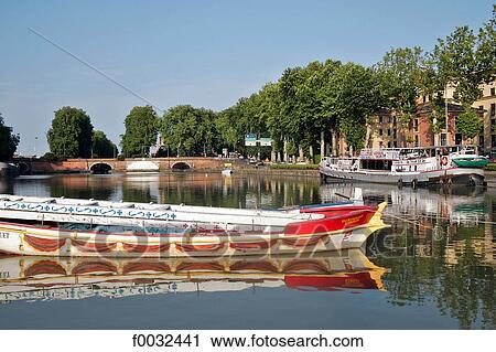 France, Languedoc, Toulouse, bassin des ponts jumeaux View Large Photo Image Stock Image - France, Languedoc, Toulouse, bassin des ponts jumeaux. Fotosearch