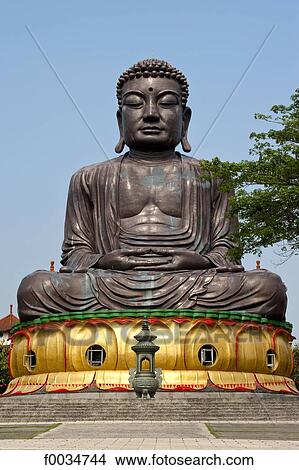 China, Taiwan, Changhua, buddhist temple, statue of Buddha View Large Photo Image Picture - China, Taiwan, Changhua, buddhist temple, statue of Buddha. Fotosearch