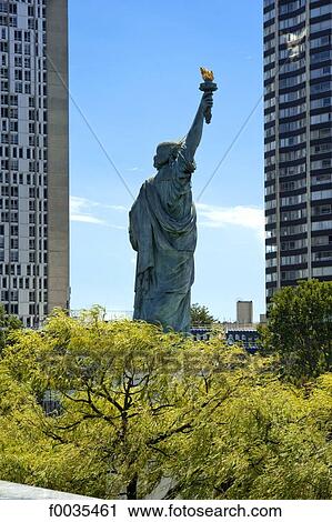 France, Paris (75), Ile de France, ile des cygnes, statue of liberty View Large Photo Image Stock Image - France, Paris (75), Ile de France, ile des cygnes, statue of liberty. Fotosearch