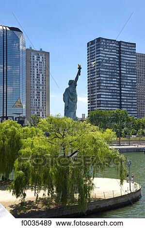 France, Paris (75), Ile de France, ile des cygnes, statue of liberty View Large Photo Image Stock Photo - France, Paris (75), Ile de France, ile des cygnes, statue of liberty. Fotosearch