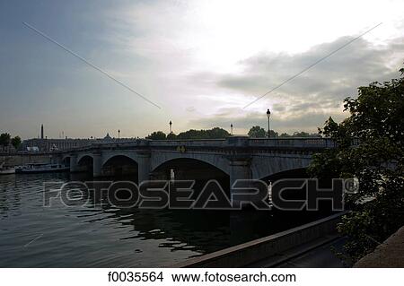 France, Paris (75), Ile de France, pont de la concorde by night View Large Photo Image Picture - France, Paris (75), Ile de France, pont de la concorde by night. Fotosearch