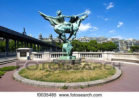 France, Paris (75), Ile de France, pont de Bir Hakeim and la France renaissante View Large Photo Image Stock Photography - France, Paris (75), Ile de France, pont de Bir Hakeim and la France renaissante. Fotosearch