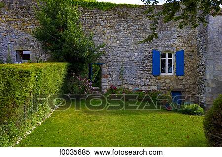 France, Poitou Charentes, Talmont sur Gironde View Large Photo Image Stock Photography - France, Poitou Charentes, Talmont sur Gironde. Fotosearch