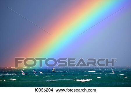 Picture - United States, Hawaii, island of Maui, beach of Sprecks, surfers. Fotosearch