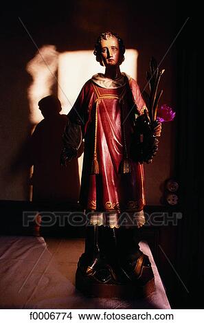 Picture - Burgundy, Fixin, Vineyard of la Perriere, Statue of St Vincent, the wine growers' protector. Fotosearch