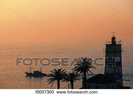 Portugal Lisbonne Coucher Soleil à Cascais Et Les Tagus Banque Dimage