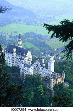 Picture - Germany, Neuschwanstein Castle. Fotosearch