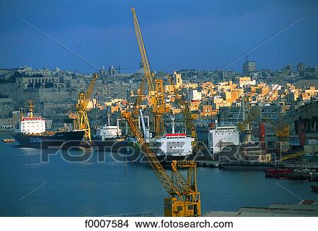 Picture - Malta, Grand Harbour, shipyard. Fotosearch