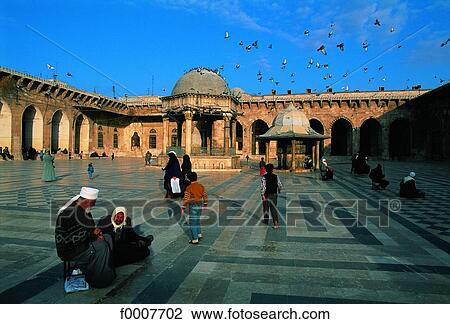 Stock Image - Syria, Damas, Mosque esplanade, cheiks reciting sourates. Fotosearch