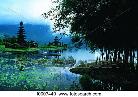 Stock Image - Indonesia, Bali, Lac Bratan temple. Fotosearch
