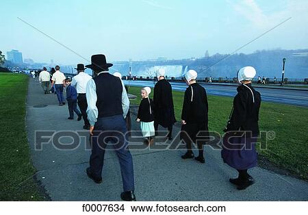 Picture - Niagara, Mennonite visitors in costume. Fotosearch