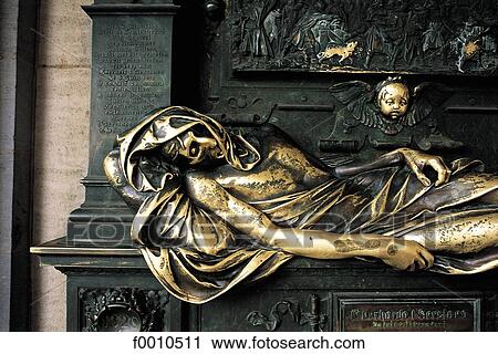 Grand Place, t' Serclaes’s memorial, superstitious ritual View Large Photo Image Stock Image - Grand Place, t' Serclaes’s memorial, superstitious ritual. Fotosearch