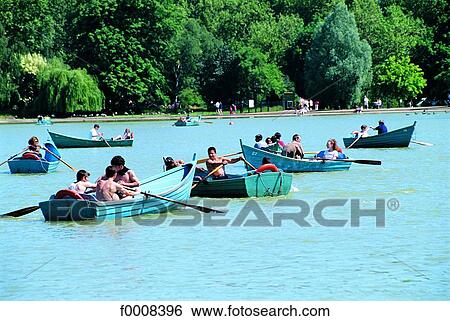 Stock Photograph - London, Hyde Park, sailing on the Serpentine. Fotosearch