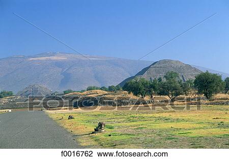 Stock Image - Mexico, Toetihuacan, sun-moon pyramids. Fotosearch