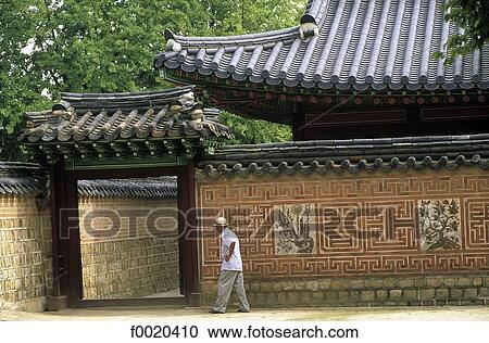 Stock Image - South Korea, Seoul, Kyongbokkung palace. Fotosearch
