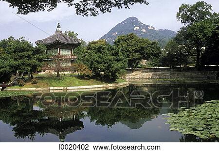 Stock Image - South Korea, Seoul, Kyongbokkung palace, Hyangwon-jong pavilion. Fotosearch